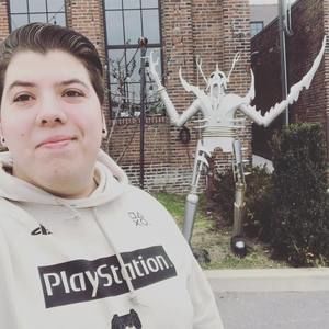 Meet your Posher, Luis